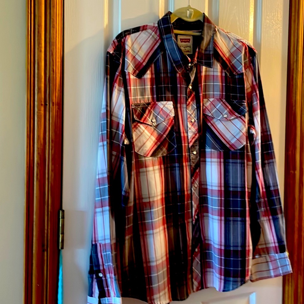 Levi’s Western style shirt/red:grey and white plaid. Size large.